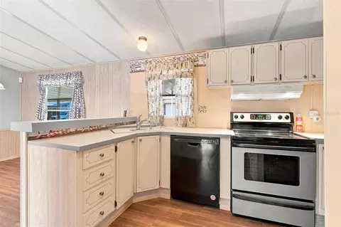 Kitchen - 1875 Stacey Dr, Mount Dora, FL 32757 photo 2 of 4