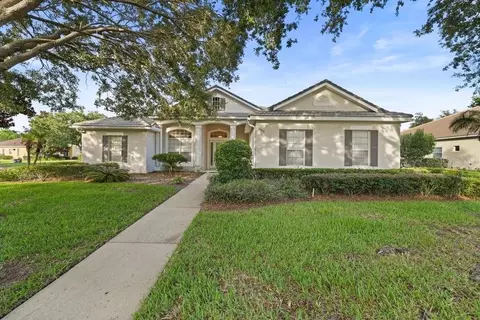 Exterior - 2019 Capri Ln, Mount Dora, FL 32757 photo 6 of 9