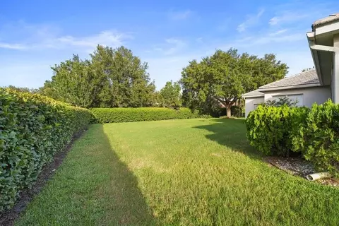 Exterior - 2019 Capri Ln, Mount Dora, FL 32757 photo 8 of 9