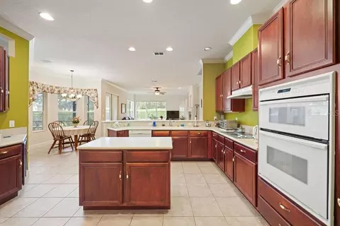 Kitchen - 2019 Capri Ln, Mount Dora, FL 32757 photo 5 of 8