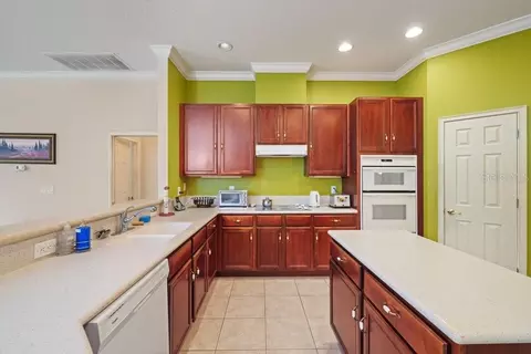 Kitchen - 2019 Capri Ln, Mount Dora, FL 32757 photo 3 of 8