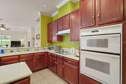 Kitchen - 2019 Capri Ln, Mount Dora, FL 32757 photo 6 of 8