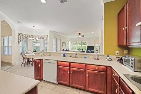 Kitchen - 2019 Capri Ln, Mount Dora, FL 32757 photo 8 of 8