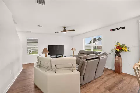 Living - 483 W Runyon Loop, Beverly Hills, FL 34465 photo 2 of 4
