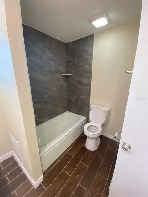 Bath - 803 Haselton St, Eustis, FL 32726 photo 2 of 4