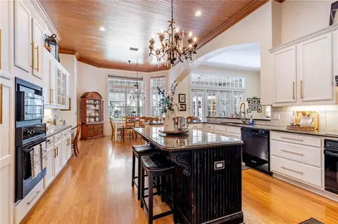 Kitchen - 34317 Windley Cir, Eustis, FL 32726 photo 3 of 5
