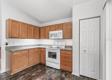 Kitchen - 11137 SE 174th Loop, Summerfield, FL 34491 photo 3 of 4