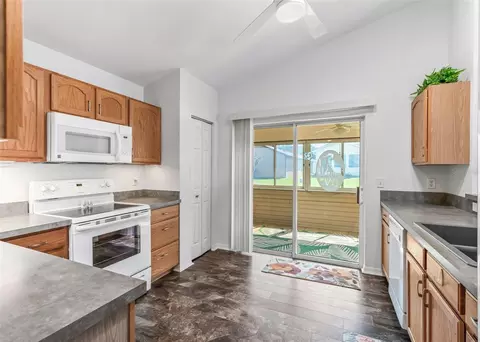 Kitchen - 11137 SE 174th Loop, Summerfield, FL 34491 photo 2 of 4