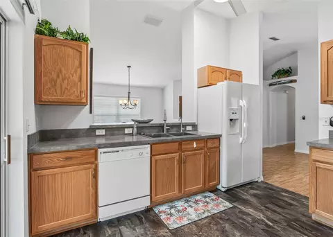Kitchen - 11137 SE 174th Loop, Summerfield, FL 34491 photo 4 of 4