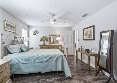Bedroom - 11137 SE 174th Loop, Summerfield, FL 34491 photo 4 of 6