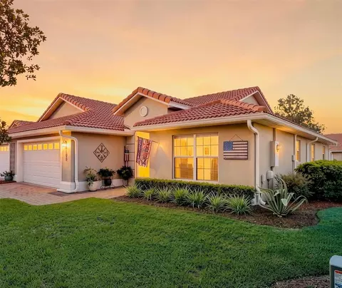 5105 Harbour Dr, Oxford, FL 34484