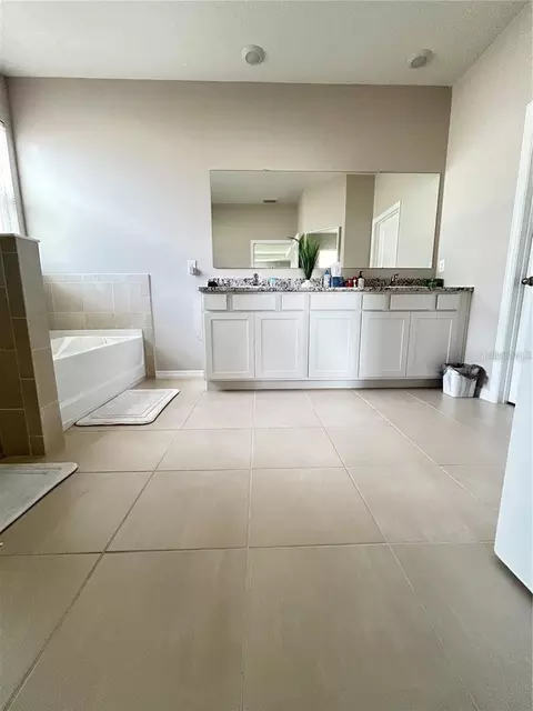 Bath - 6853 SE 3rd Loop, Ocala, FL 34472 photo 1 of 6