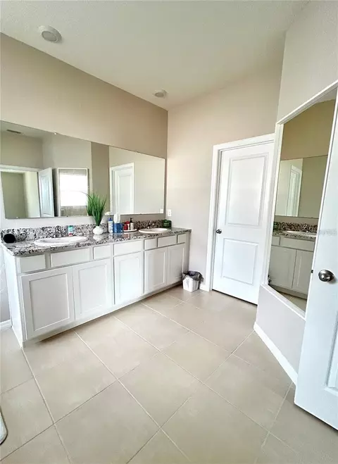 Bath - 6853 SE 3rd Loop, Ocala, FL 34472 photo 2 of 6