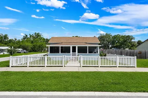 321 Cassady St, Umatilla, FL 32784