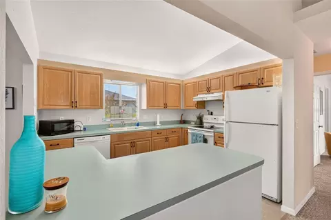 Kitchen - 8446 SE 137th Loop, Summerfield, FL 34491 photo 2 of 5