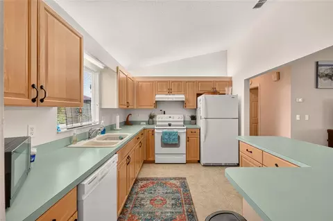 Kitchen - 8446 SE 137th Loop, Summerfield, FL 34491 photo 1 of 5