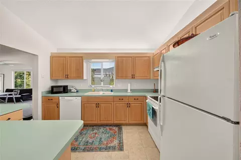 Kitchen - 8446 SE 137th Loop, Summerfield, FL 34491 photo 3 of 5