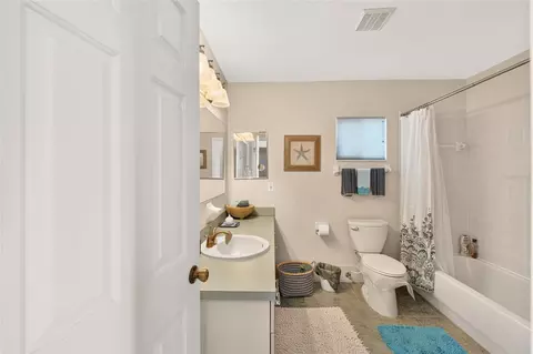 Bath - 8446 SE 137th Loop, Summerfield, FL 34491 photo 3 of 4
