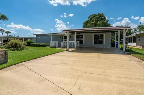 1021 Hilltop Rd, Tavares, FL 32778