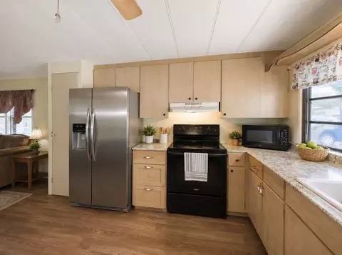 Kitchen - 15423 Santa Fe Trl, Eustis, FL 32726 photo 1 of 2