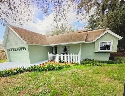 40107 Oakridge Dr, Lady Lake, FL 32159