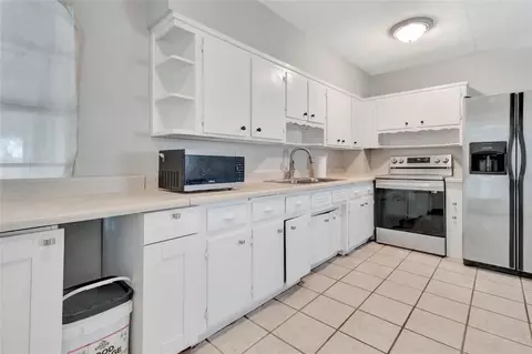 Kitchen - 809 Donnelly St, Eustis, FL 32726 photo 2 of 2