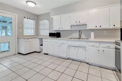 Kitchen - 809 Donnelly St, Eustis, FL 32726 photo 1 of 2