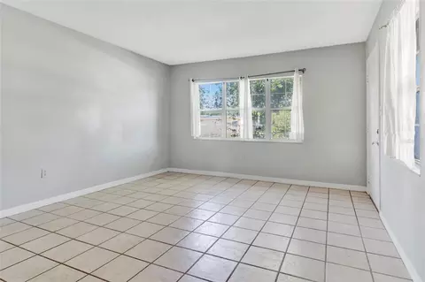 Living - 809 Donnelly St, Eustis, FL 32726 photo 3 of 4