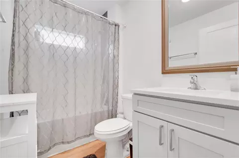 Bath - 233 E 16th St, Apopka, FL 32703 photo 3 of 3