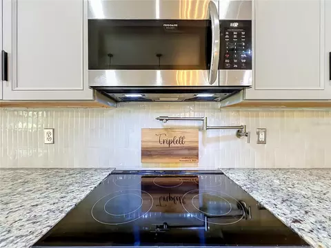 Kitchen - 34814 William Ln, Eustis, FL 32736 photo 6 of 9