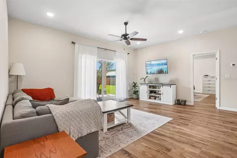 Living - 40688 E 9th Ave, Umatilla, FL 32784 photo 2 of 3