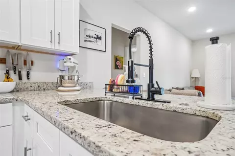 Kitchen - 40688 E 9th Ave, Umatilla, FL 32784 photo 4 of 5