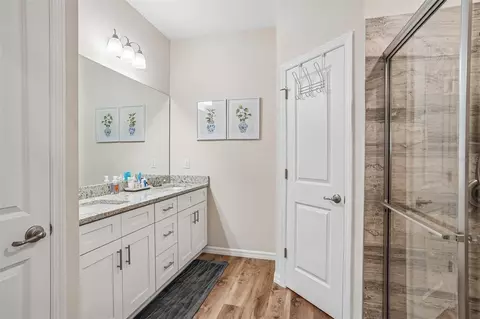 Bath - 40688 E 9th Ave, Umatilla, FL 32784 photo 1 of 3