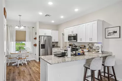 Kitchen - 40688 E 9th Ave, Umatilla, FL 32784 photo 1 of 5