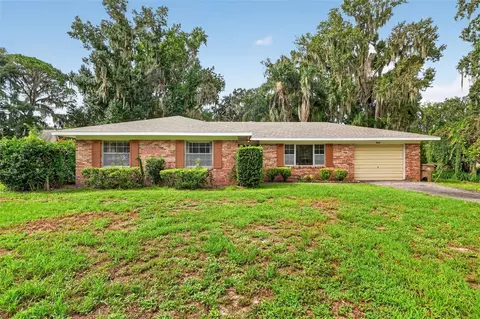 8050 Spring Dr, Yalaha, FL 34797