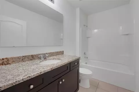 Bath - 330 Briar Patch Loop, Davenport, FL 33896 photo 6 of 6