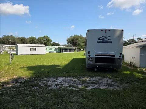 Exterior - 10228 SE 24th St, Webster, FL 33597 photo 6 of 7