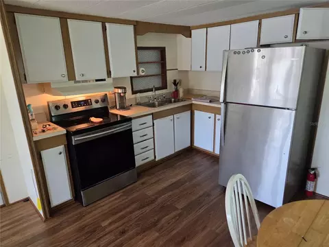 Kitchen - 10228 SE 24th St, Webster, FL 33597 photo 1 of 1