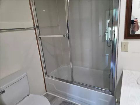Bath - 10228 SE 24th St, Webster, FL 33597 photo 2 of 3