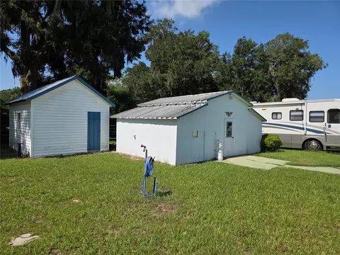 Exterior - 10228 SE 24th St, Webster, FL 33597 photo 5 of 7