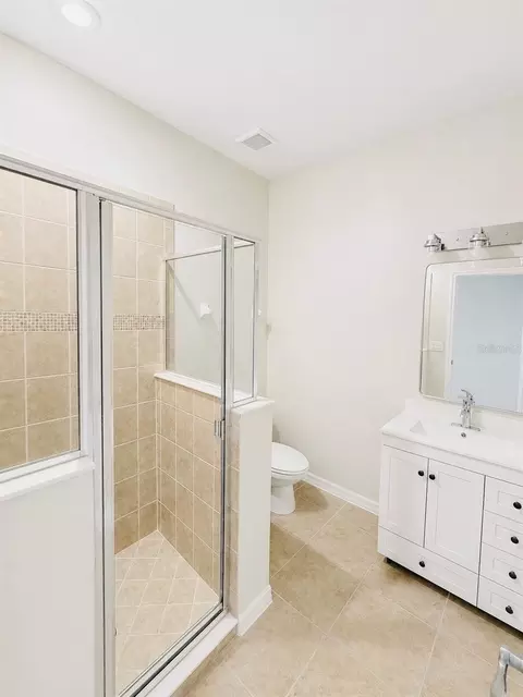 Bath - 105 E Blue Water Edge Dr, Eustis, FL 32736 photo 2 of 3