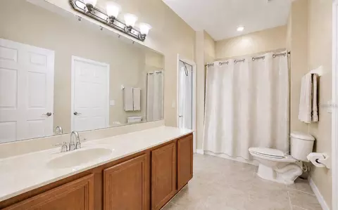 Bath - 105 E Blue Water Edge Dr, Eustis, FL 32736 photo 3 of 3