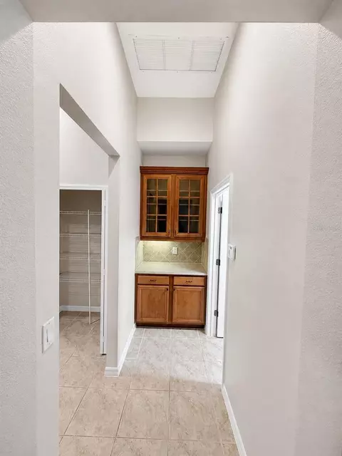 Entry Way - 105 E Blue Water Edge Dr, Eustis, FL 32736 photo 2 of 3