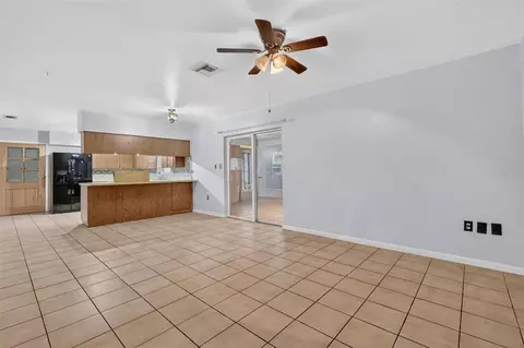 Living - 5 Hermosa Dr, Eustis, FL 32726 photo 8 of 8