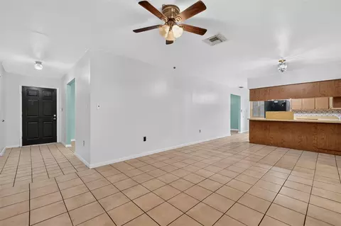Entry Way - 5 Hermosa Dr, Eustis, FL 32726 photo 3 of 3