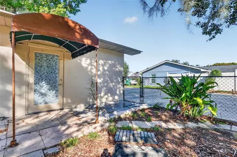 Exterior - 5 Hermosa Dr, Eustis, FL 32726 photo 6 of 10