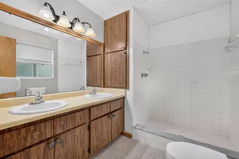 Bath - 5 Hermosa Dr, Eustis, FL 32726 photo 1 of 3