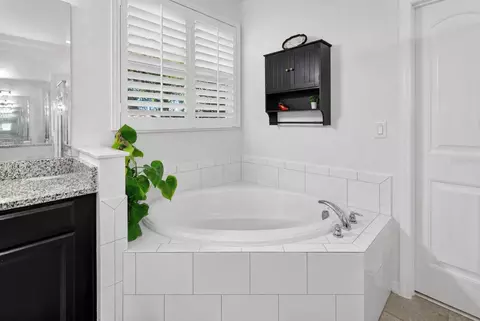 Bath - 1529 Alligator St, Saint Cloud, FL 34771 photo 2 of 6