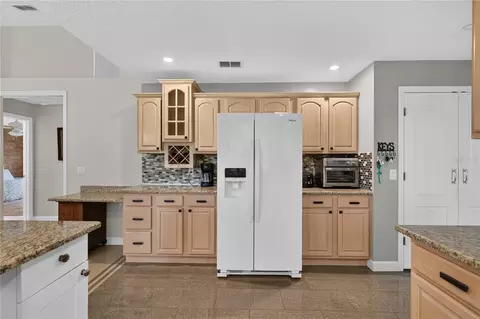 Kitchen - 19923 W Eldorado Dr, Eustis, FL 32736 photo 5 of 5