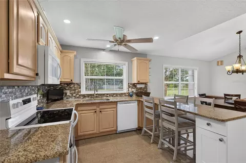 Kitchen - 19923 W Eldorado Dr, Eustis, FL 32736 photo 3 of 5